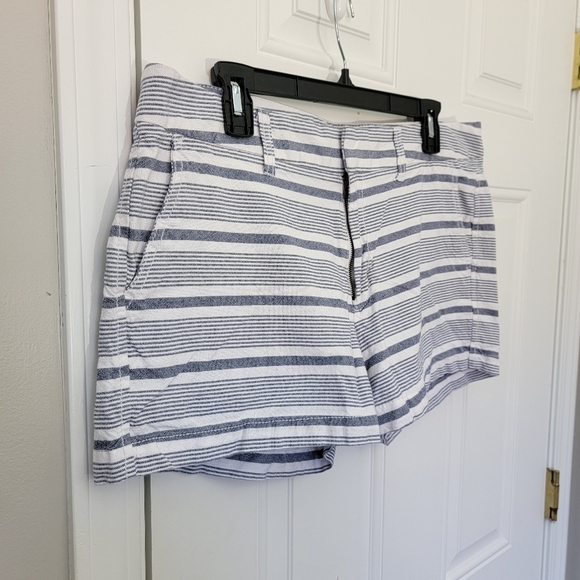 GAP Khakis By GAP Girlfriend 3" Short Short 100% Cotton Chambray White Stripe 14 - Picture 2 of 11